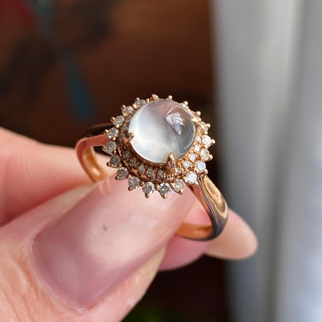 18k金钻镶冰玻种白月光蛋面戒指（yc235125）