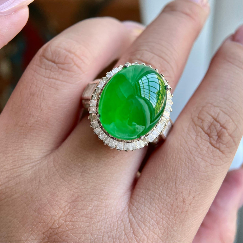 冰种阳绿鸽子蛋戒面裸石（yc234281）