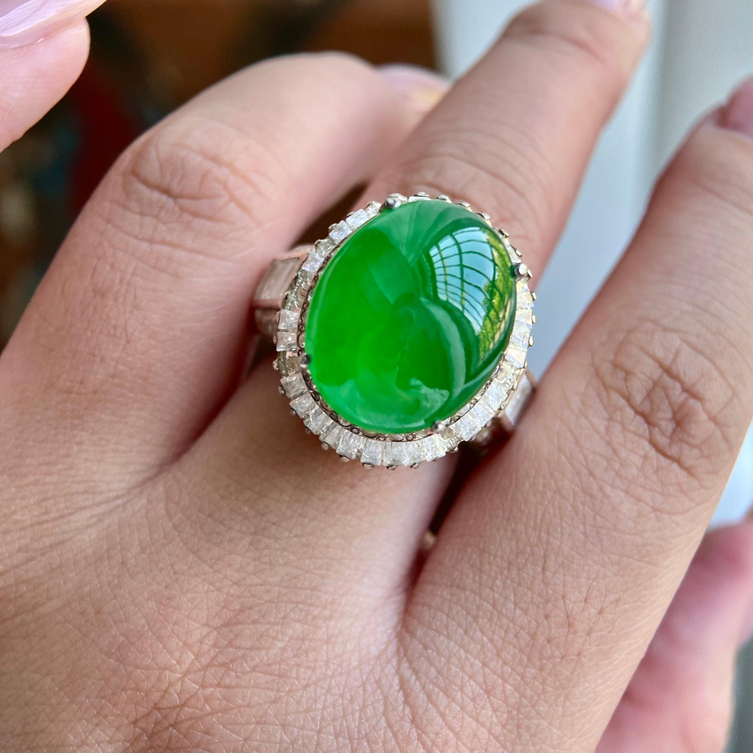 冰种阳绿鸽子蛋戒面裸石（yc234281）