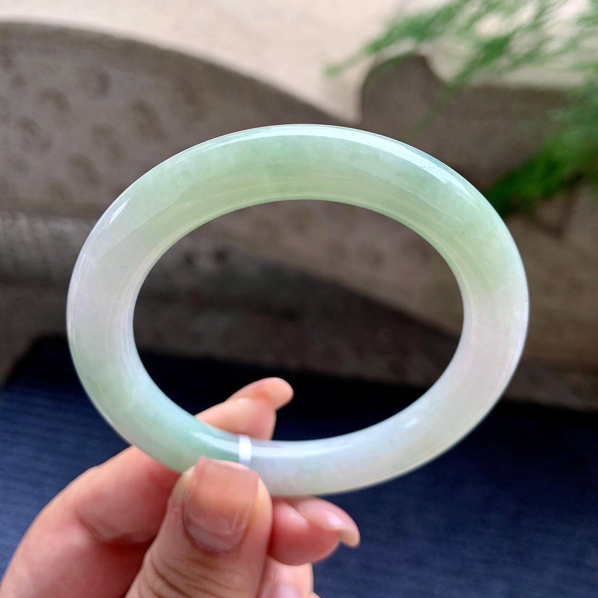 细糯种晴底飘蓝花圆条手镯 53.3圈口 天然缅甸A货翡翠（yc699661）