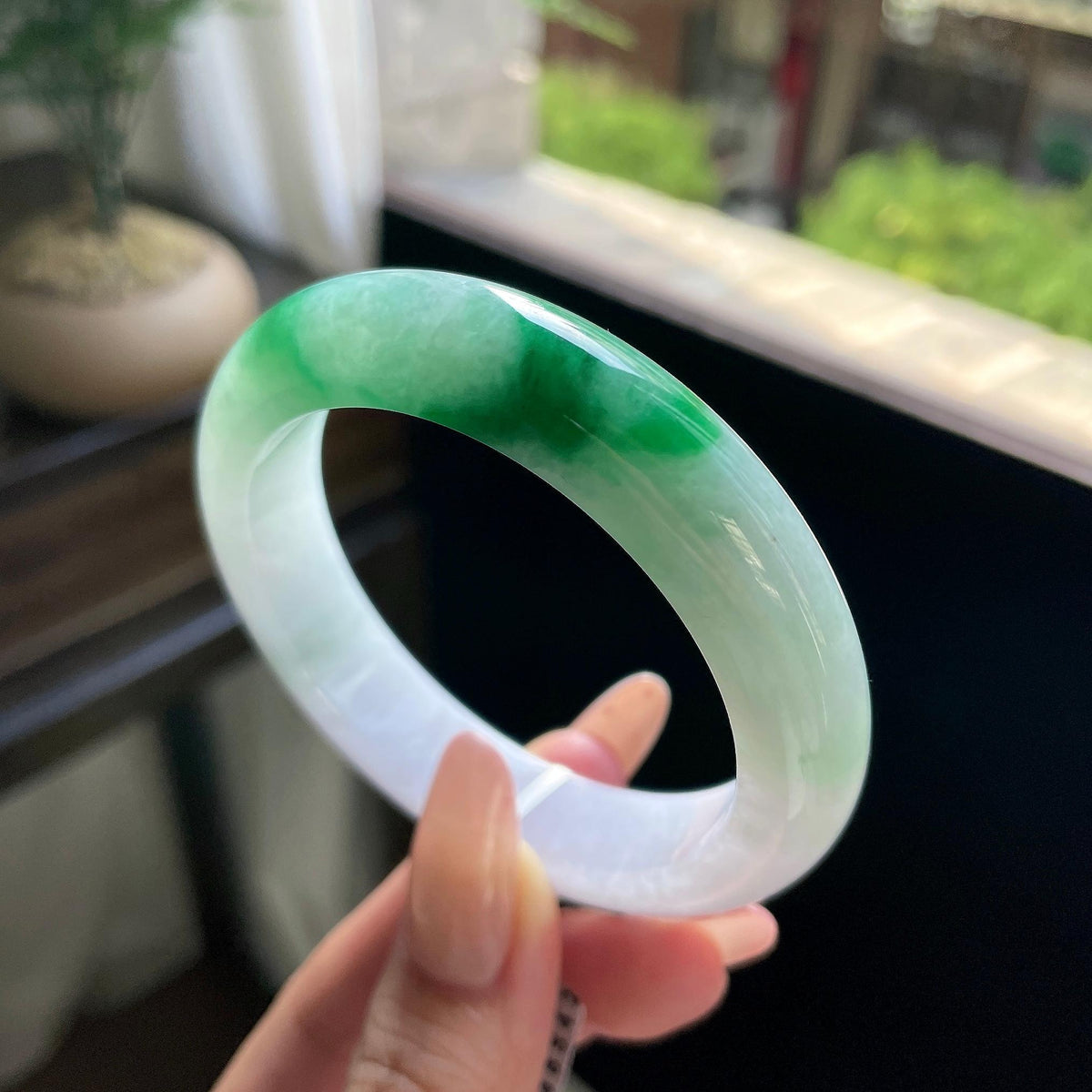 糯种阳绿白底青正圈平安镯 54.5圈 天然缅甸A货翡翠（yc693136）