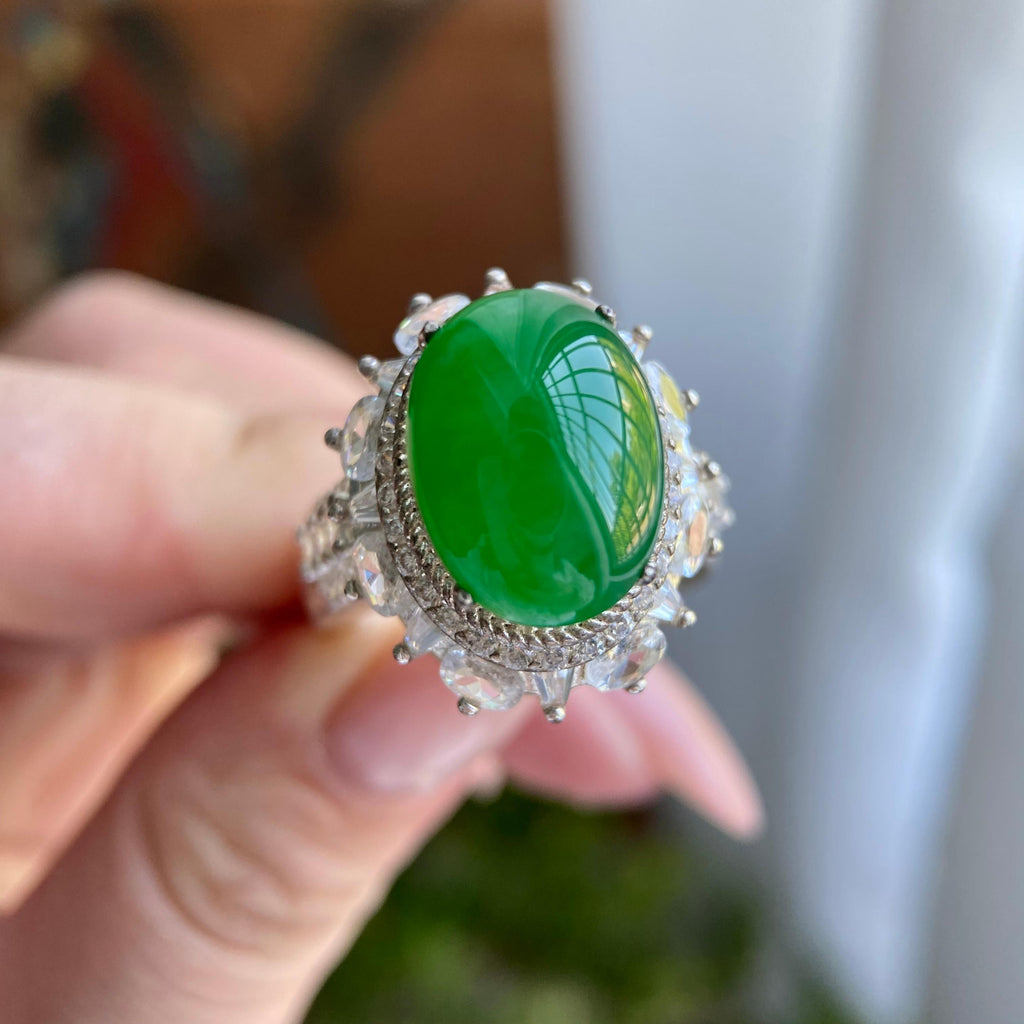 糯冰种阳绿椭圆戒面裸石（yc234217）