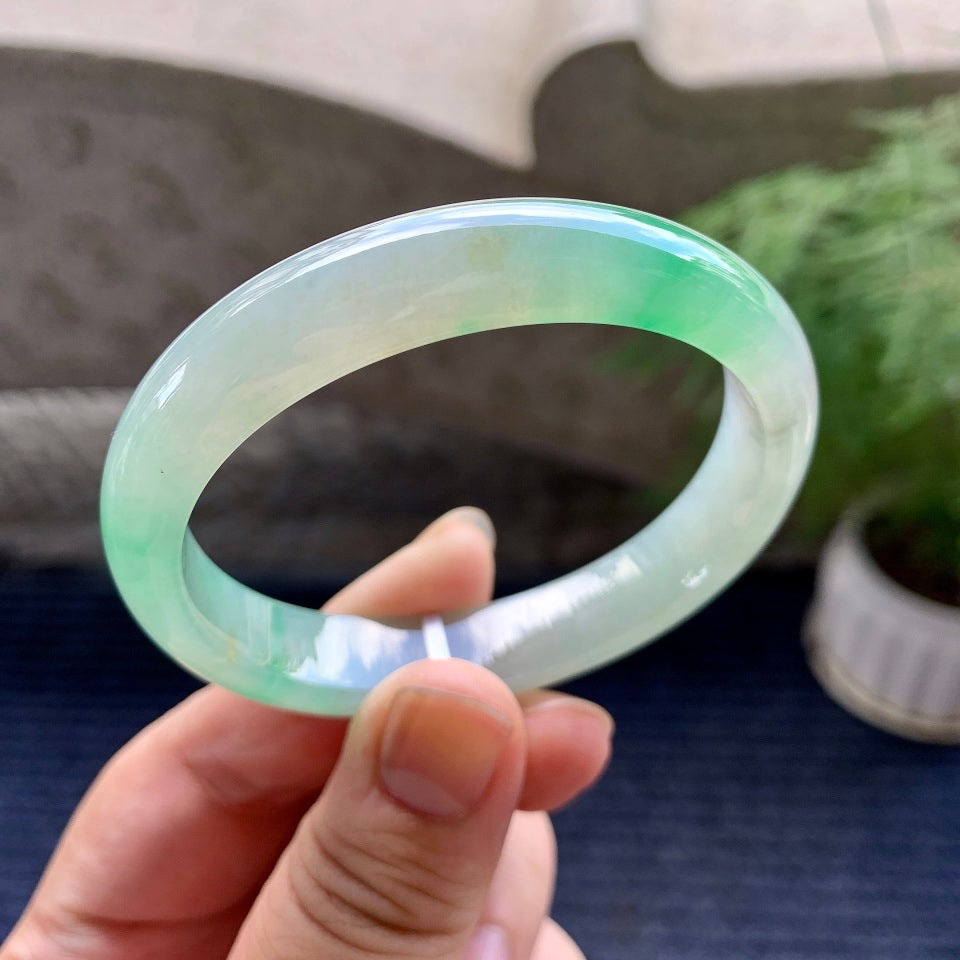 糯冰种飘绿洒金贵妃手镯（54.5mm）（yc116058）