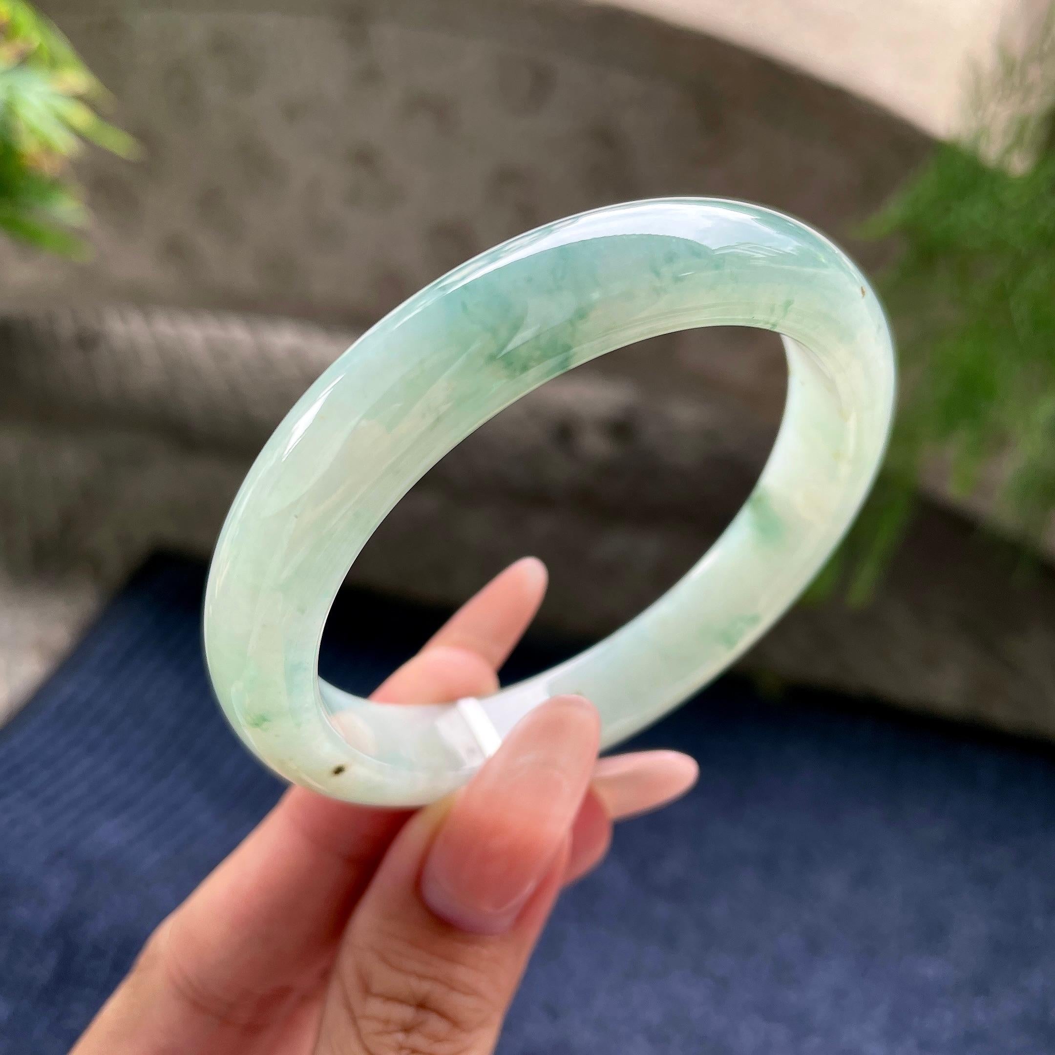 细糯种晴底飘花正圈平安镯 56圈口 天然缅甸A货翡翠（yc530784）
