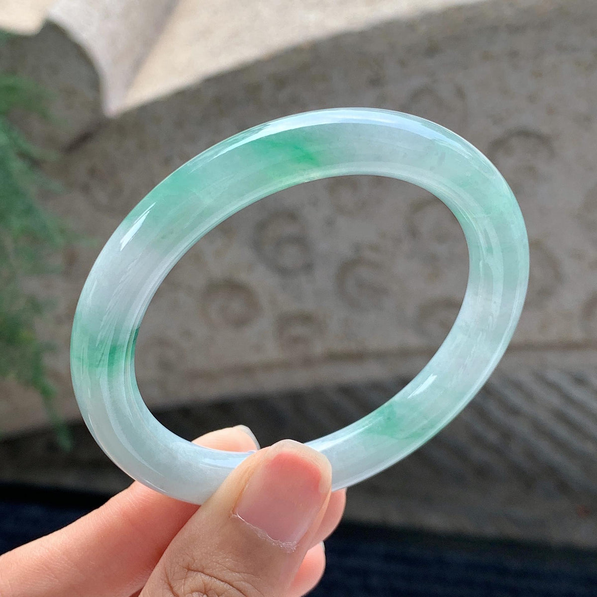 细糯种 飘绿圆条手镯 52.5圈 天然缅甸A货翡翠（yc699528）