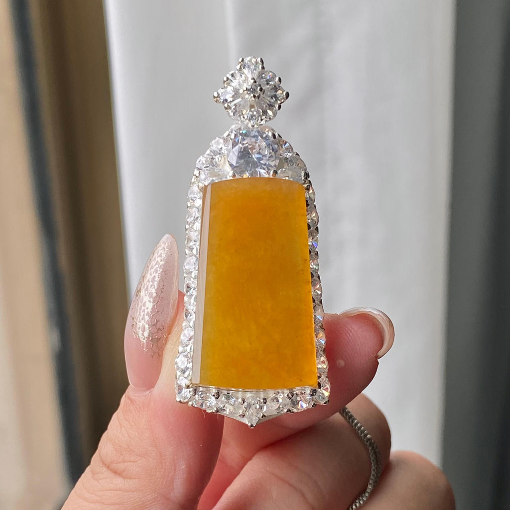 冰种黄翡无事牌裸石（yc206197）