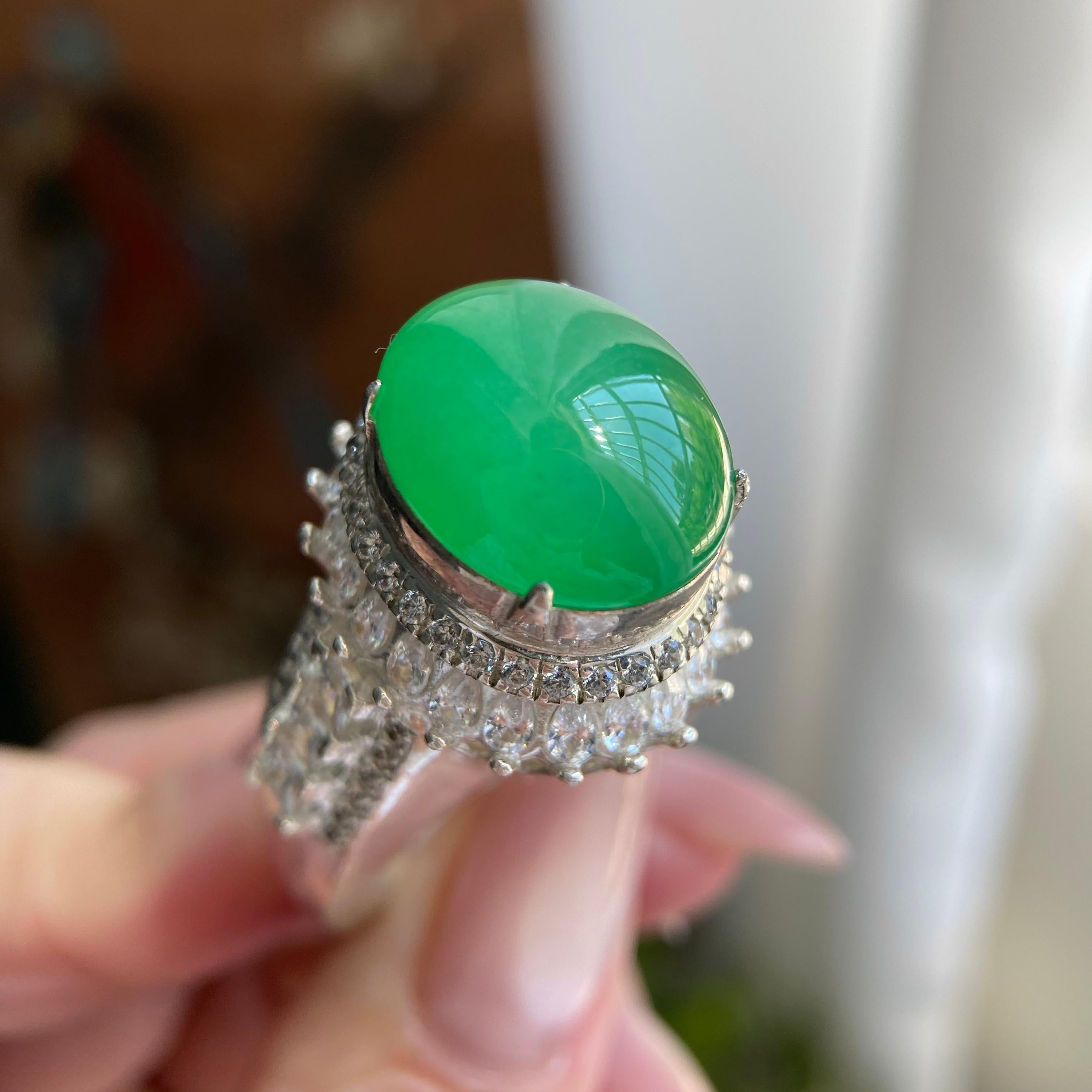 糯冰种果绿椭圆戒面裸石（yc234409）