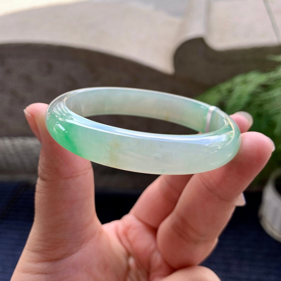 糯冰种飘绿洒金贵妃手镯（54.5mm）（yc116058）