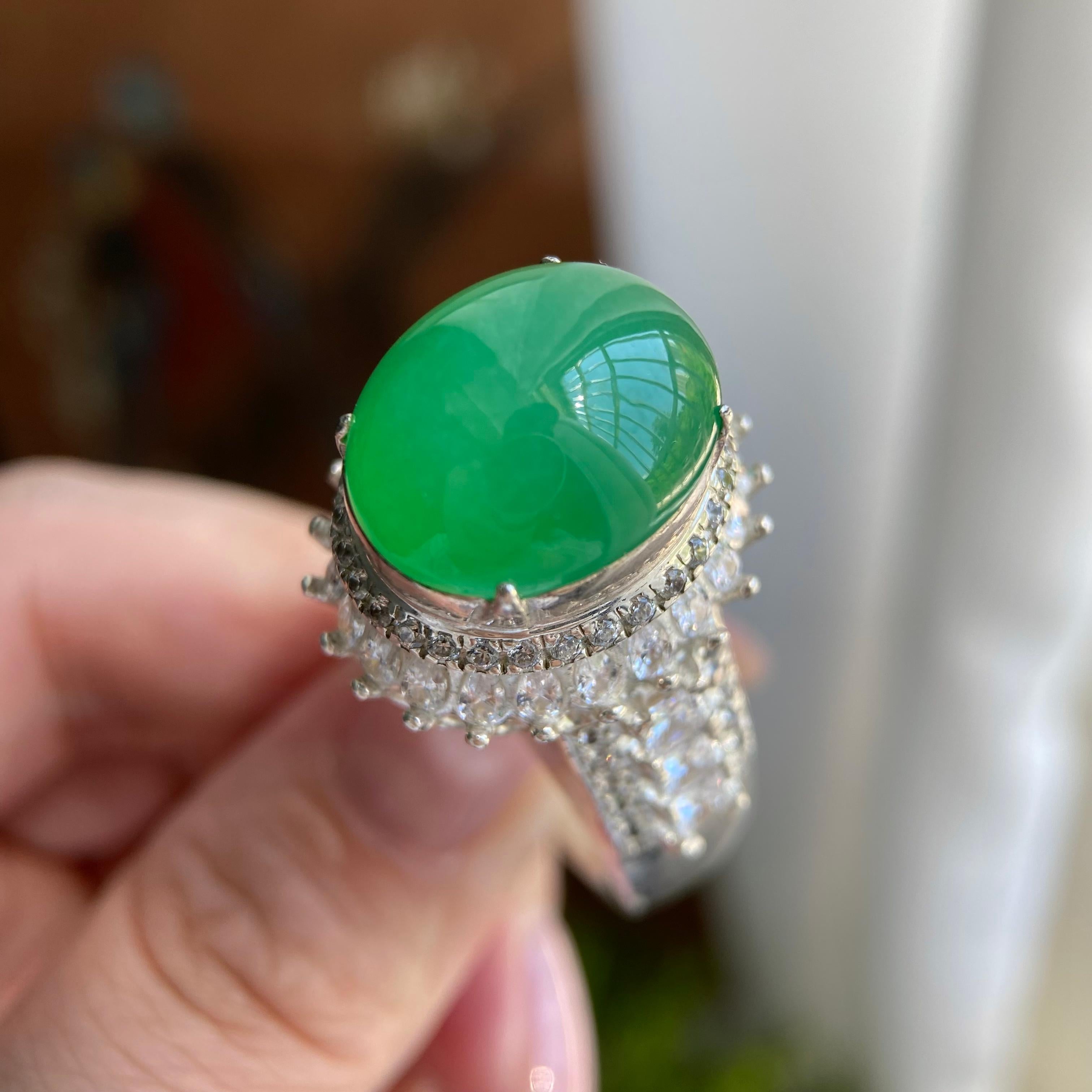 糯冰种果绿椭圆戒面裸石（yc234409）