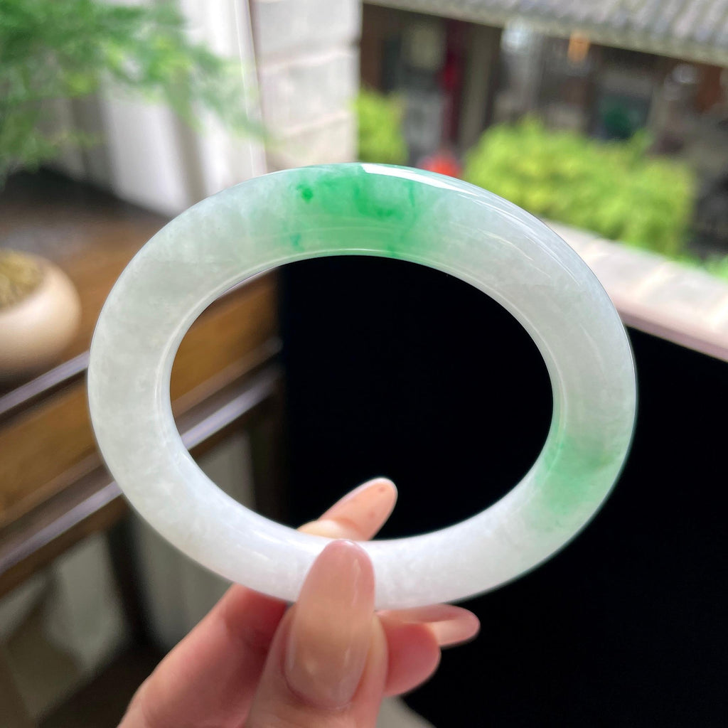 糯种阳绿白底青圆条 54圈 天然缅甸A货翡翠（yc696414）