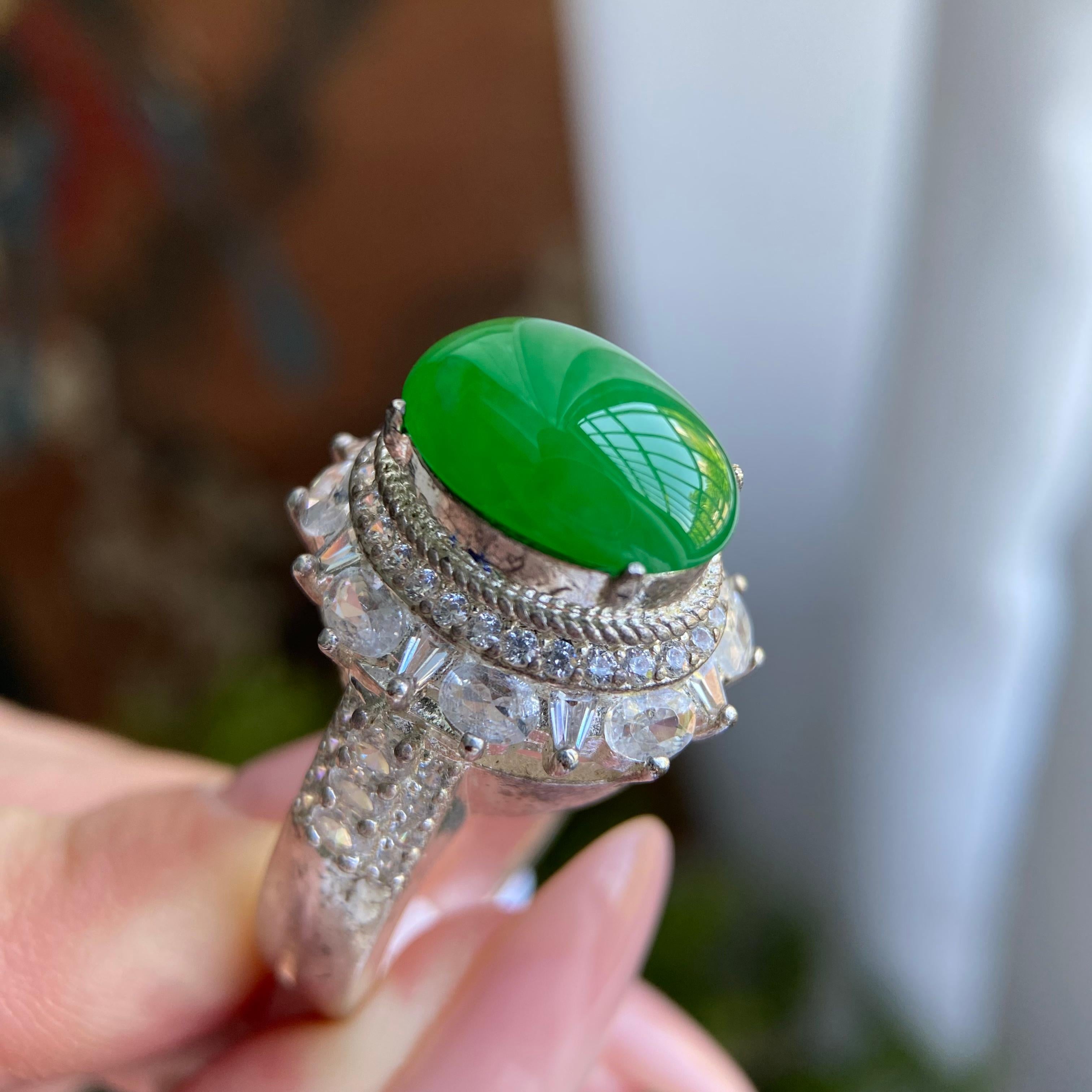 糯冰种阳绿椭圆戒面裸石（yc234217）