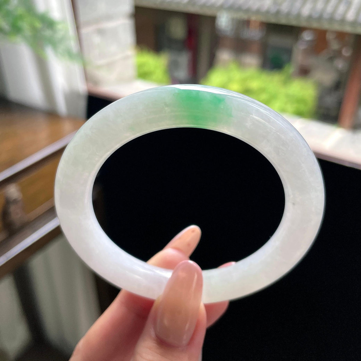 糯种翠绿白底青圆条 55.4圈 天然缅甸A货翡翠（yc696440）