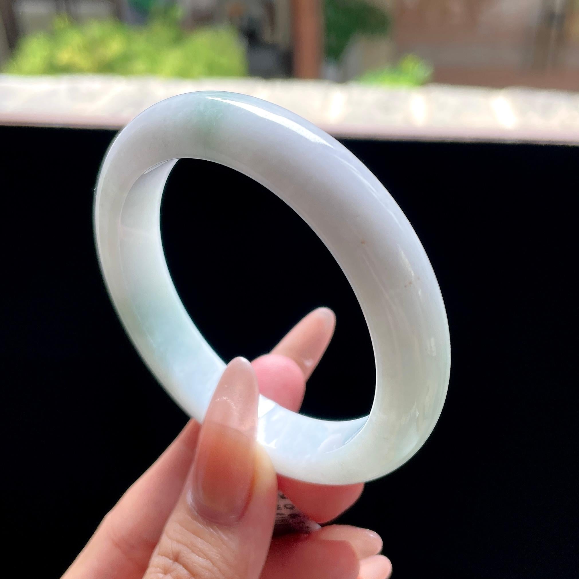 糯种带底色飘绿正圈平安镯 55圈 天然缅甸A货翡翠（yc522710）
