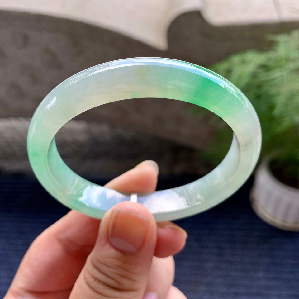 糯冰种飘绿洒金贵妃手镯（54.5mm）（yc116058）