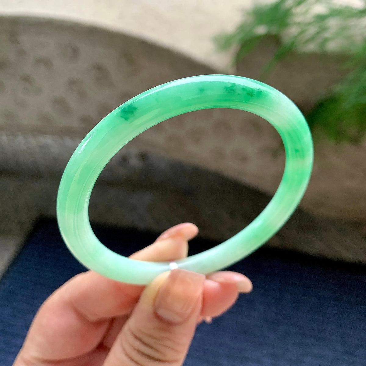细糯种飘翠绿圆条手镯 56.8圈口 天然缅甸A货翡翠（yc701161）
