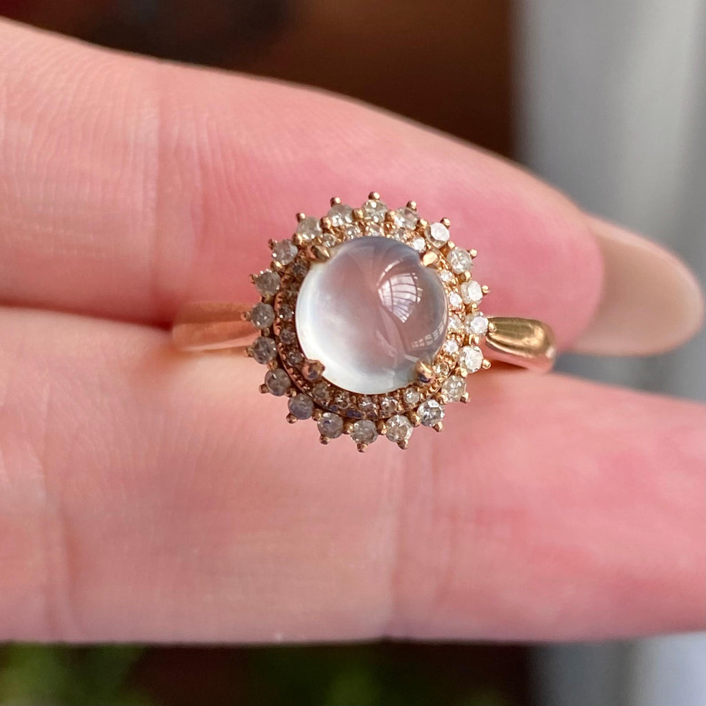 18k金钻镶冰玻种白月光蛋面戒指（yc235125）