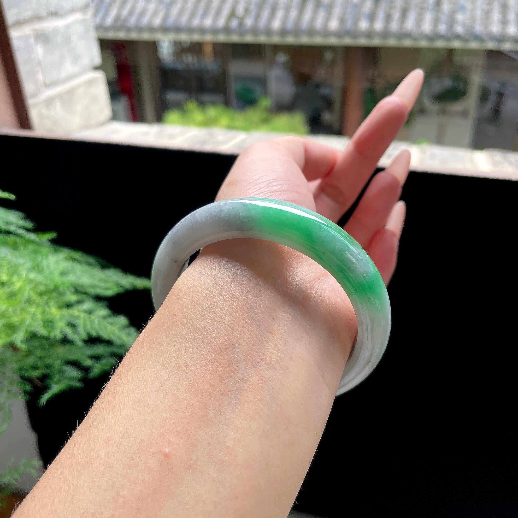 糯种阳绿乌鸡正圈平安镯 57圈口 天然缅甸A货翡翠（yc527797）
