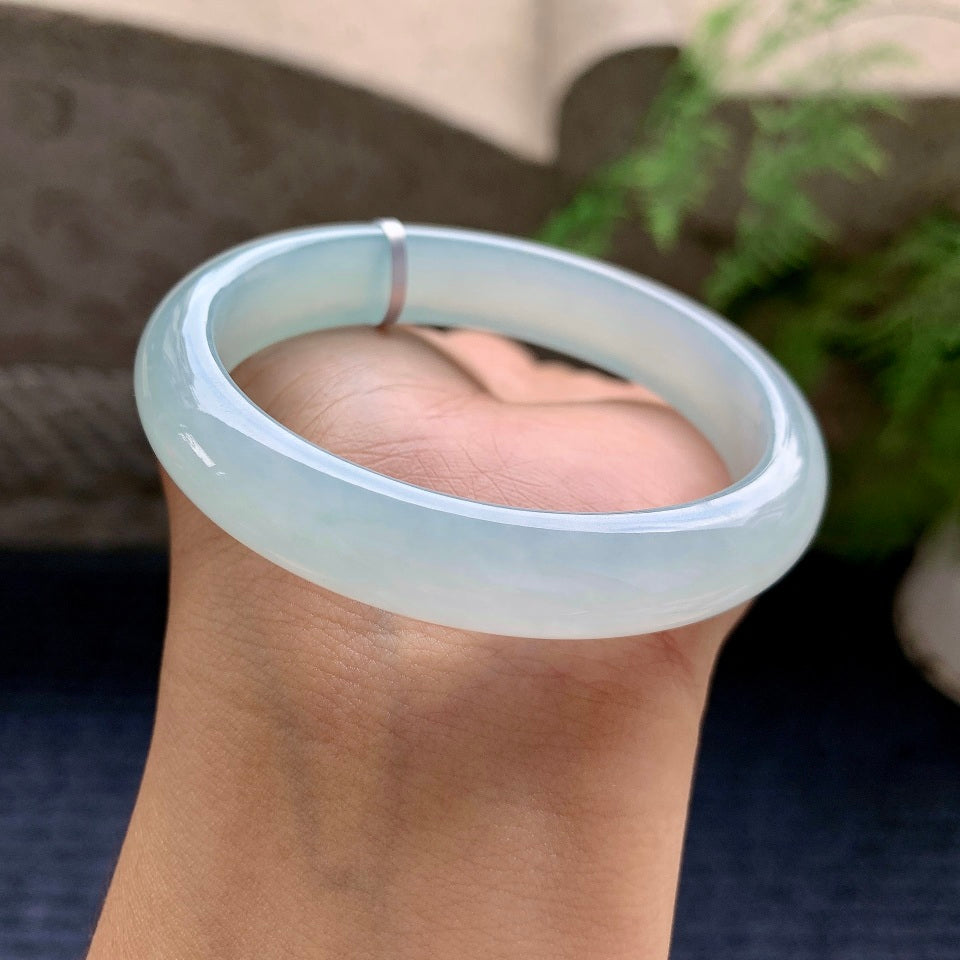 糯冰种淡蓝底贵妃手镯（54.7mm）（yc169902）