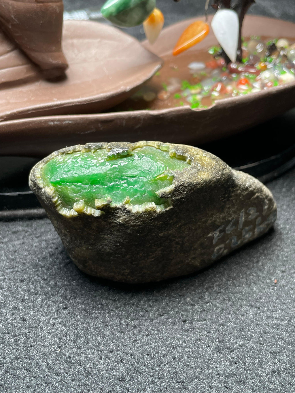 莫西沙开窗冰底黄加绿牌子料（yc529238）
