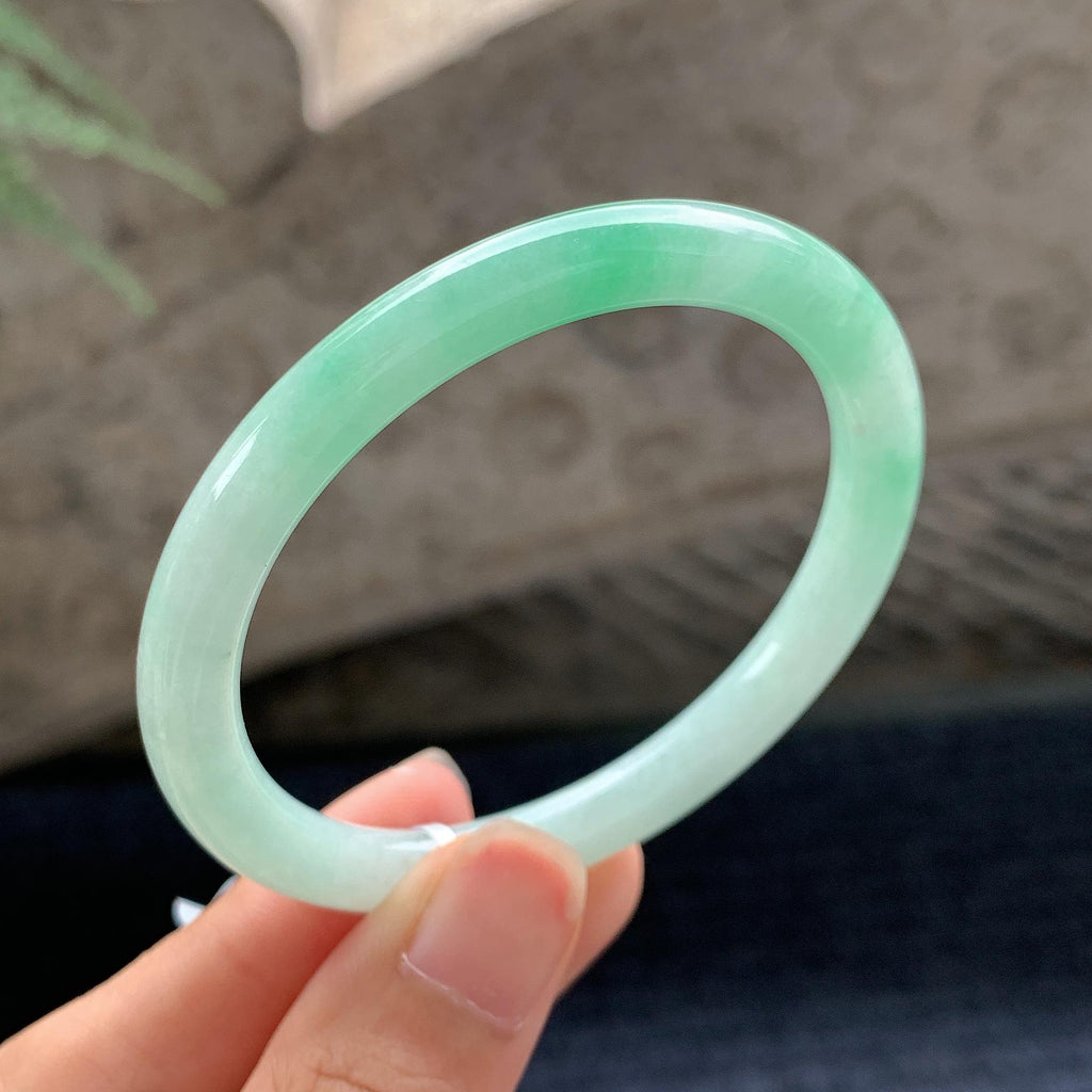 细糯种飘绿圆条手镯 51.5圈 天然缅甸A货翡翠（yc696421）