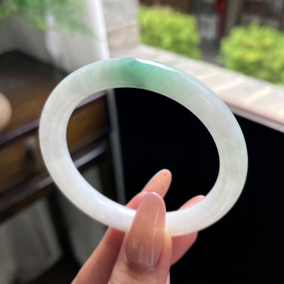 糯种翠绿白底青圆条美人条 54.2圈 天然缅甸A货翡翠（yc703249）