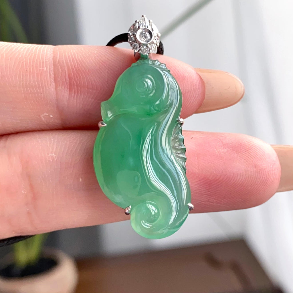 18k金钻镶冰种满绿海马吊坠（yc250171）