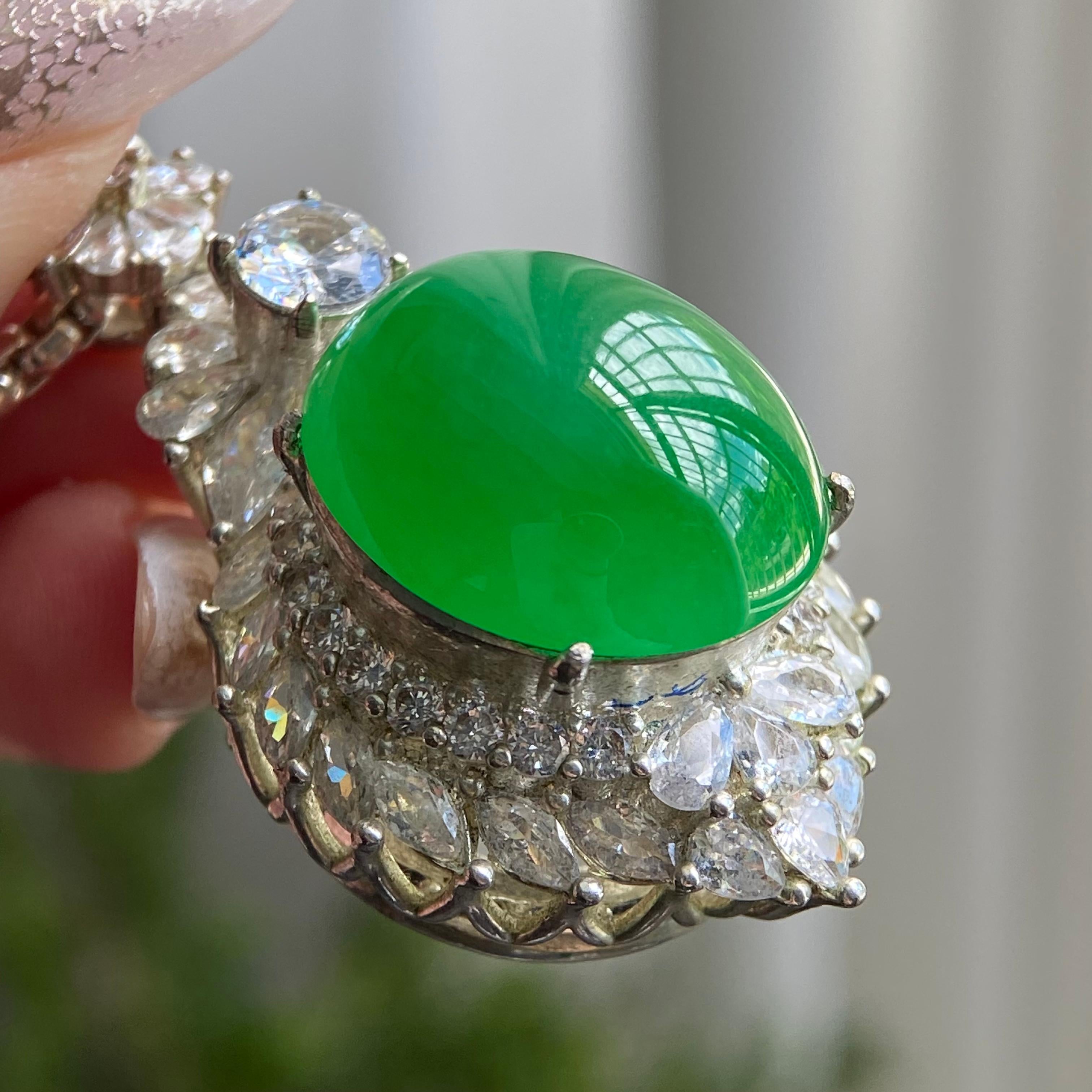 冰种阳绿鸽子蛋裸石（yc212939）