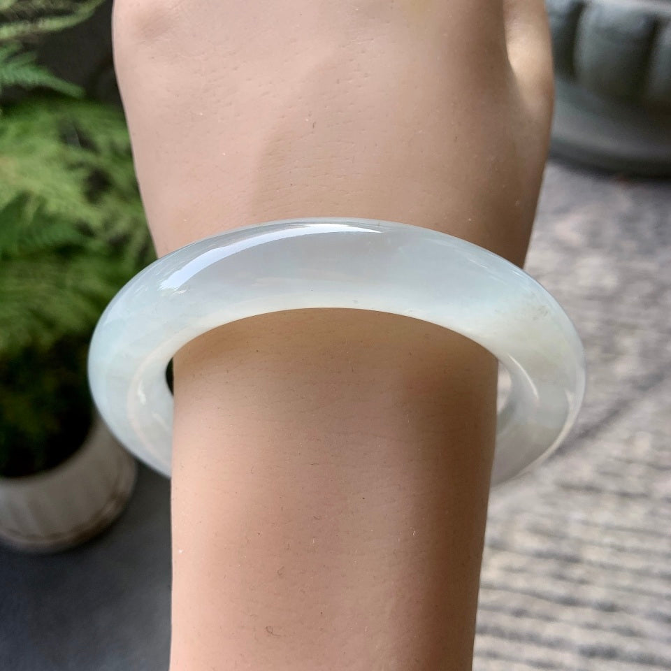 糯冰白月光圆条手镯（57.5mm）（yc057356）