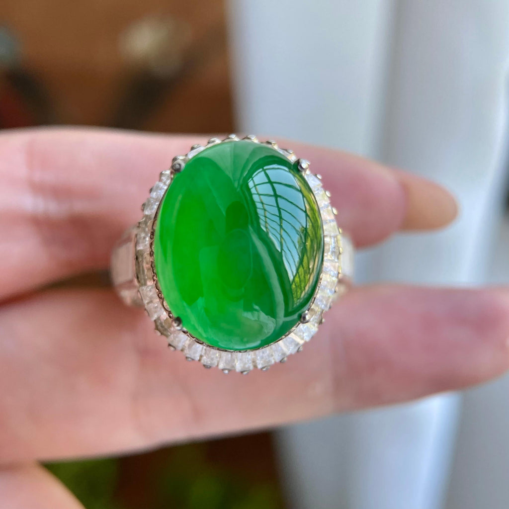 冰种阳绿鸽子蛋戒面裸石（yc234281）