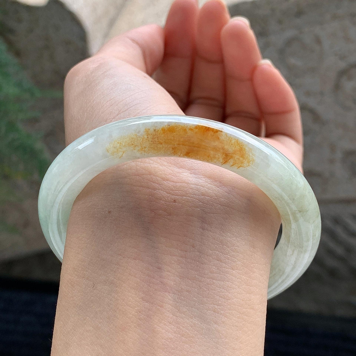 细糯种 飘黄翡圆条手镯 53圈 天然缅甸A货翡翠（yc699568）