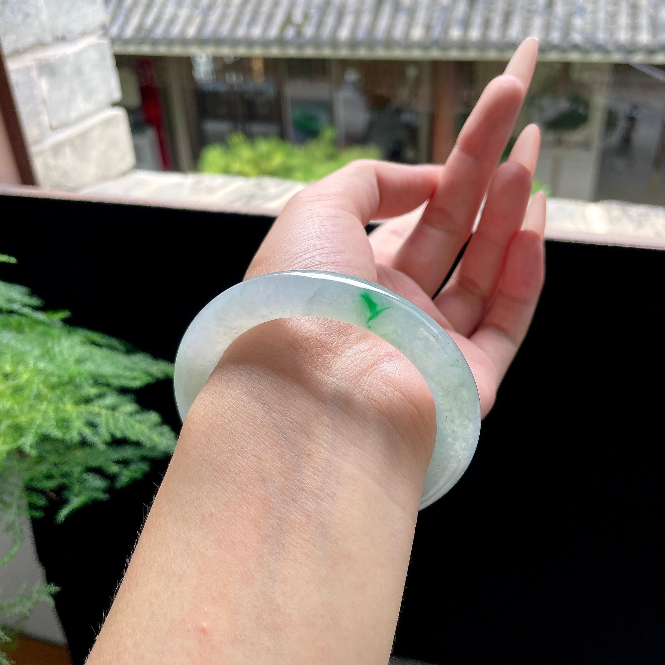 糯冰种冰晴底飘绿圆条 55圈口 天然缅甸A货翡翠（yc527802）