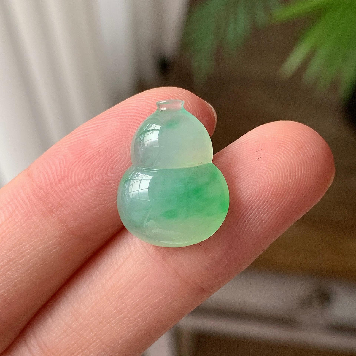 糯冰种 飘绿葫芦吊坠 天然缅甸A货翡翠（yc703364）