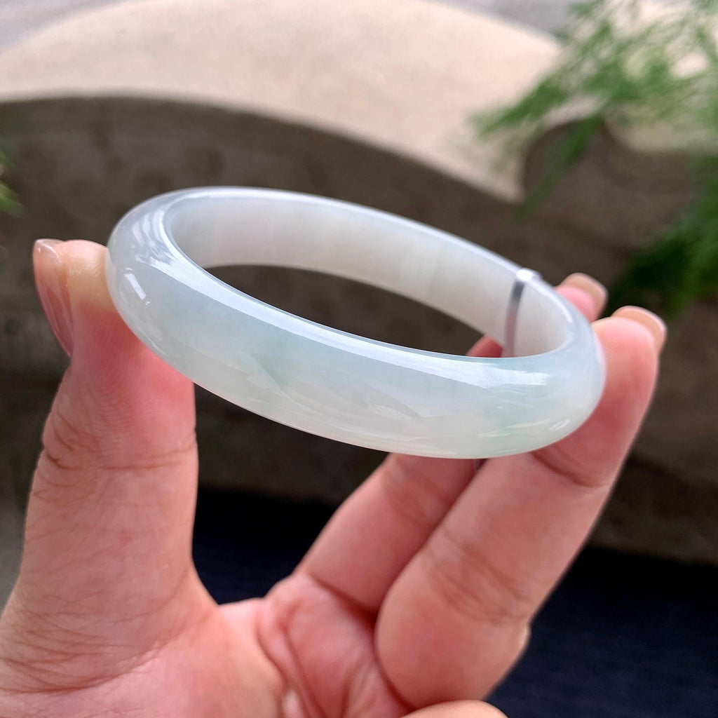 细糯种淡晴底贵妃手镯 55圈口 天然缅甸A货翡翠（yc703289）