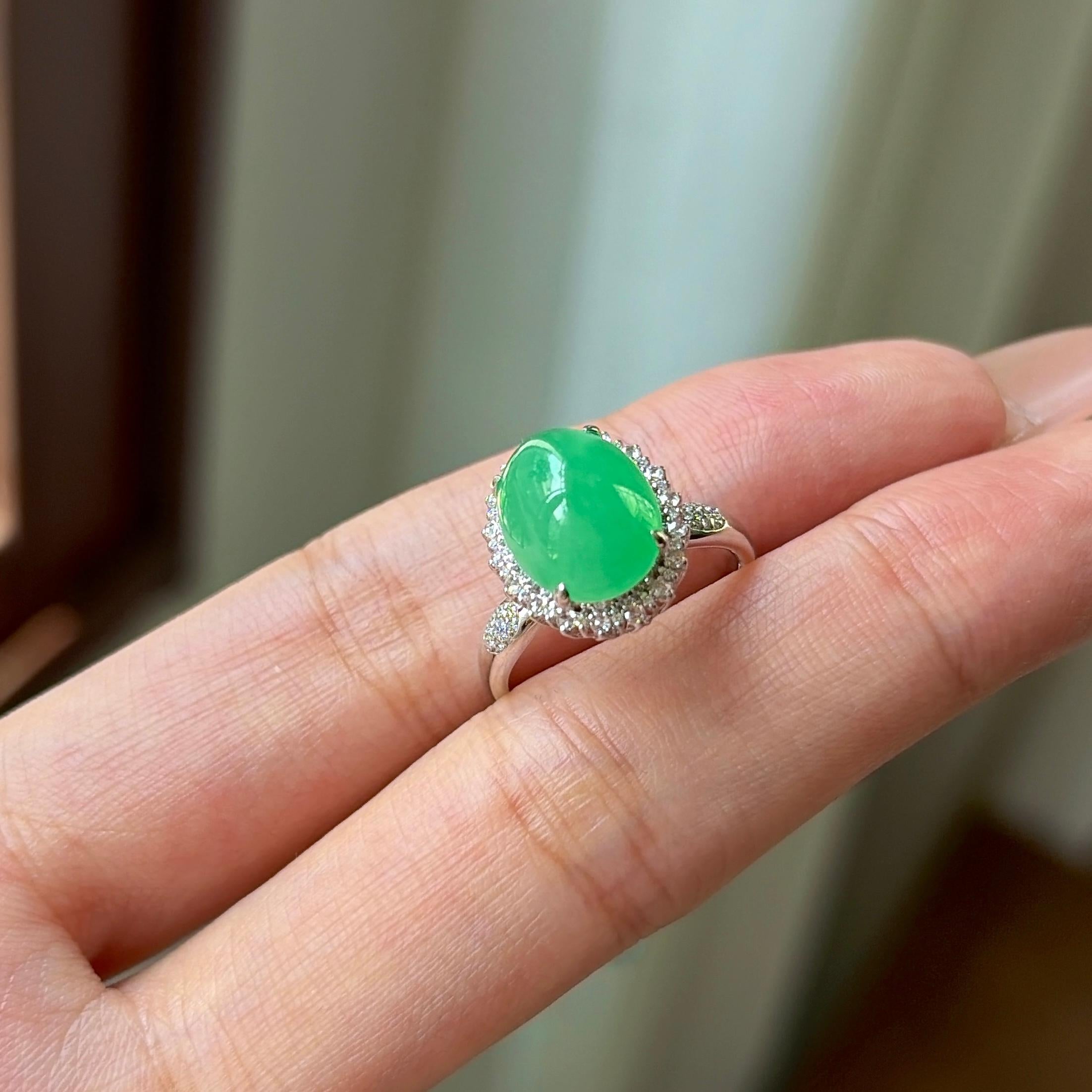 细糯种阳绿色蛋面戒指 18K 天然缅甸A货翡翠（yc508698）