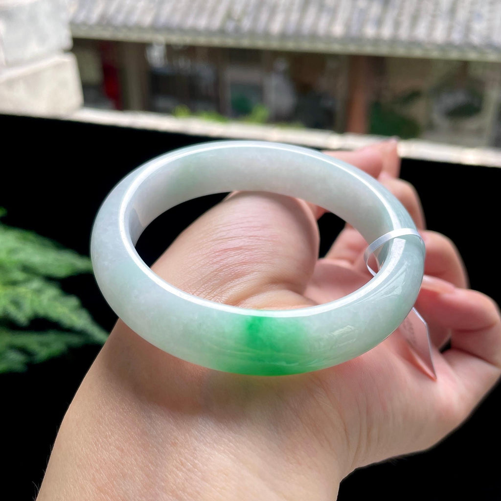 细糯种阳绿白底青正圈平安镯 55圈口 天然缅甸A货翡翠（yc527803）