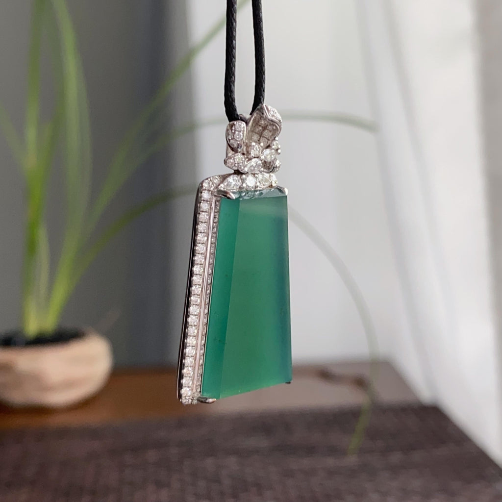 18k金钻镶冰种湖水绿无事牌吊坠（yc250216）