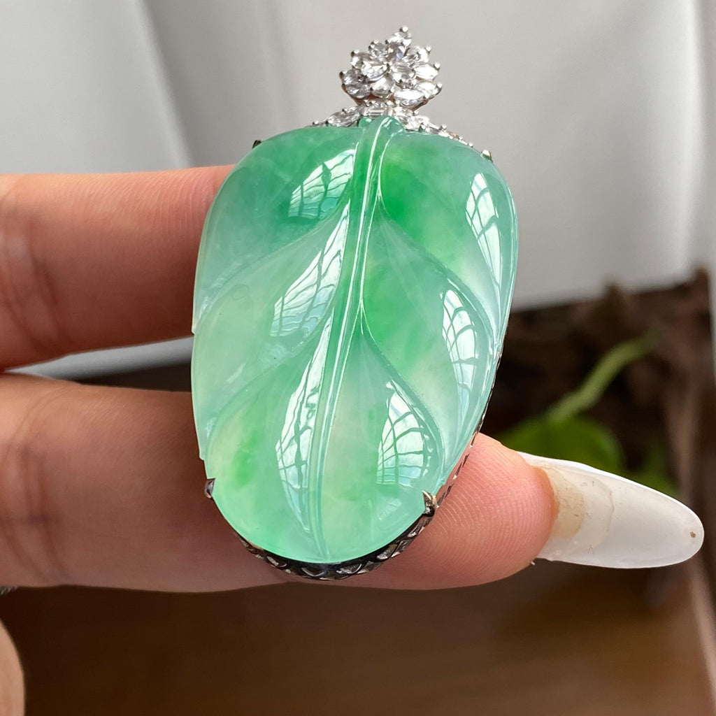 18K金钻镶糯冰种飘绿花玉叶吊坠（yc281329）