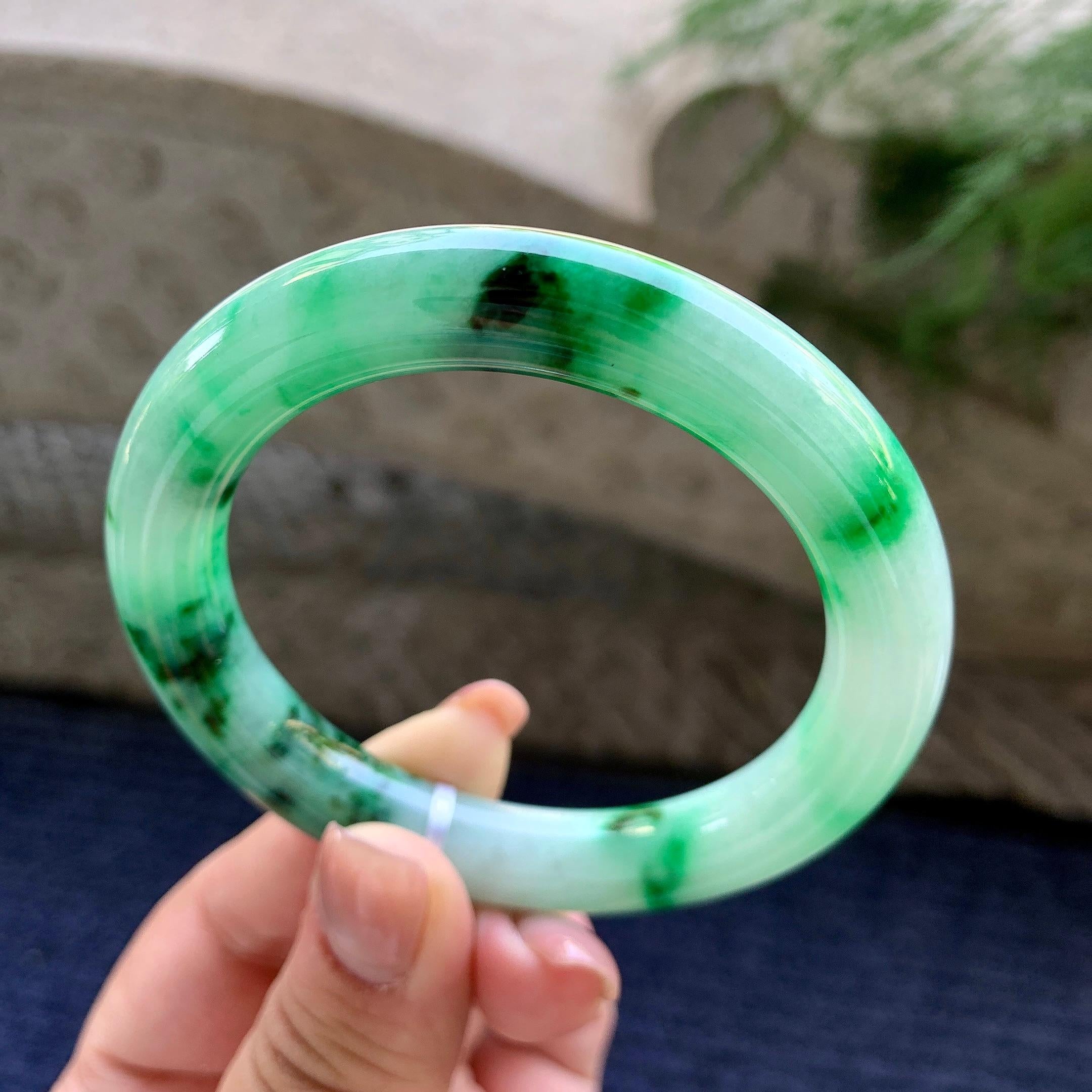 细糯种藓加绿圆条手镯 55.6圈口 天然缅甸A货翡翠（yc501079）
