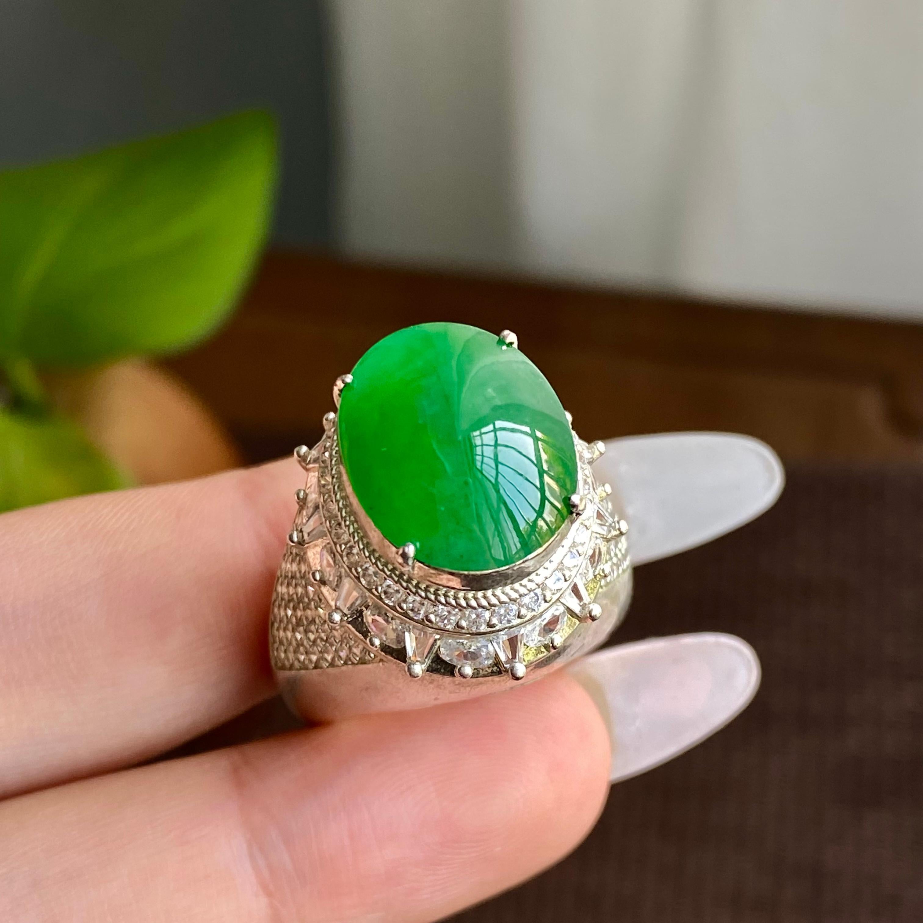 糯冰种满绿裸石蛋面（yc282937）