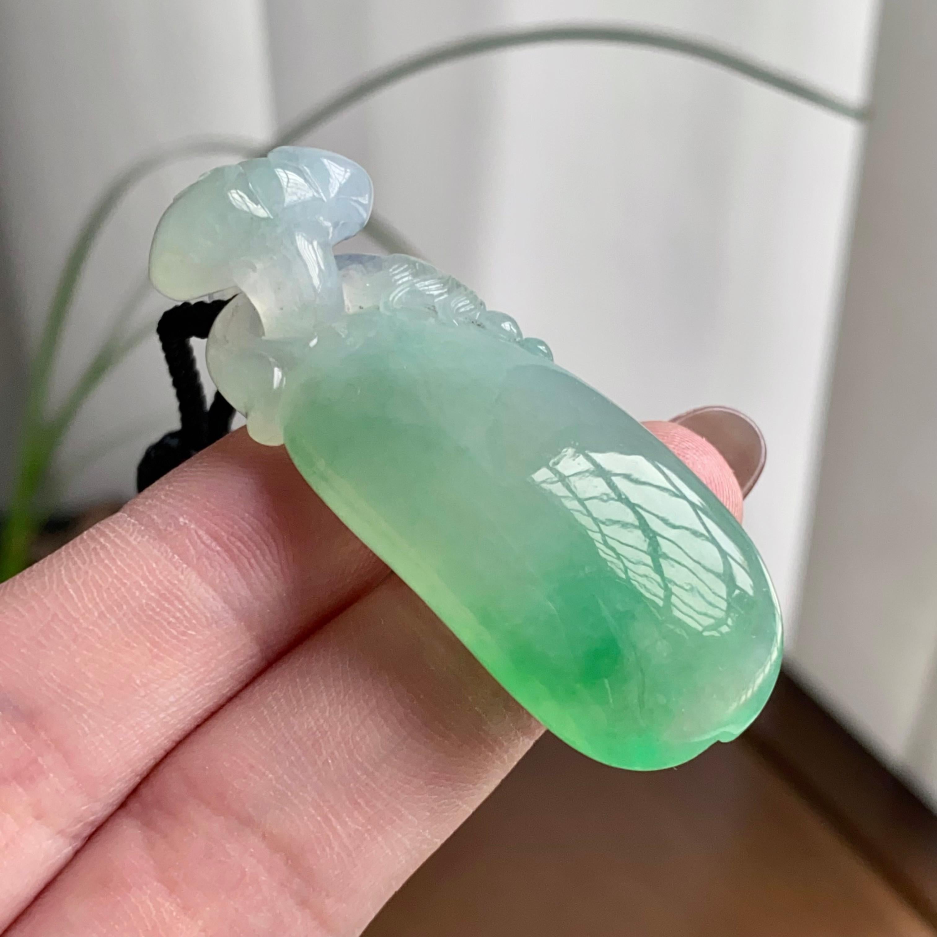 糯冰种飘花如意锁吊坠（yc260822）