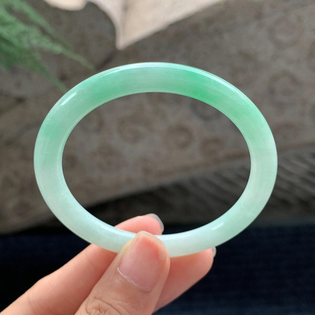 细糯种飘绿圆条手镯 51.5圈 天然缅甸A货翡翠（yc696421）