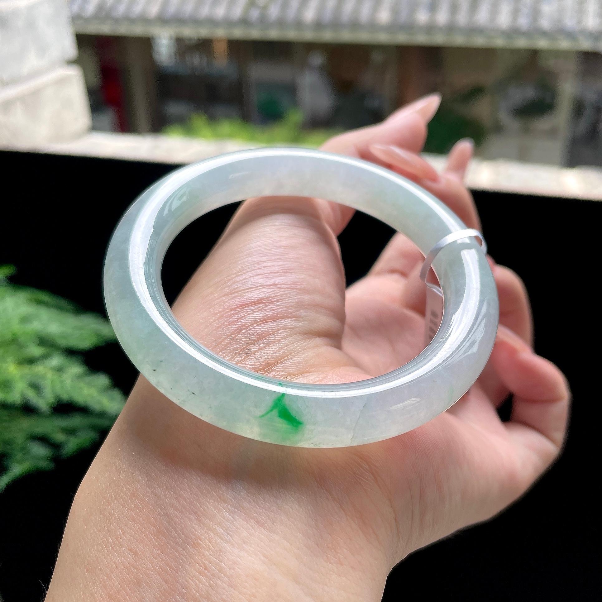 糯冰种冰晴底飘绿圆条 55圈口 天然缅甸A货翡翠（yc527802）