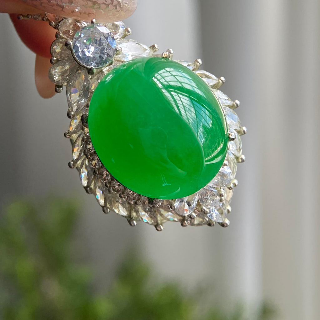 冰种阳绿鸽子蛋裸石（yc212939）