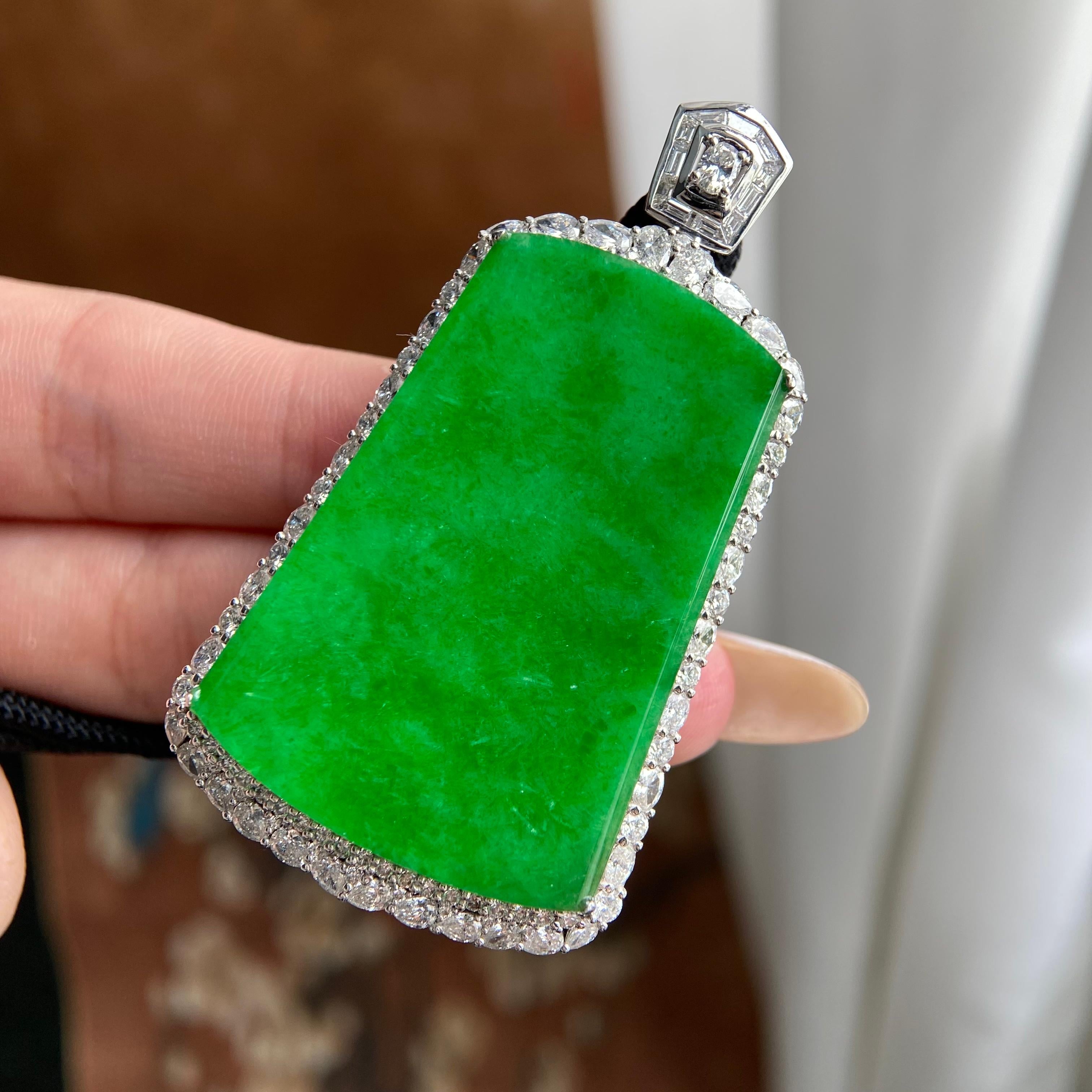 18k金钻镶冰种阳绿无事牌吊坠（yc224099）