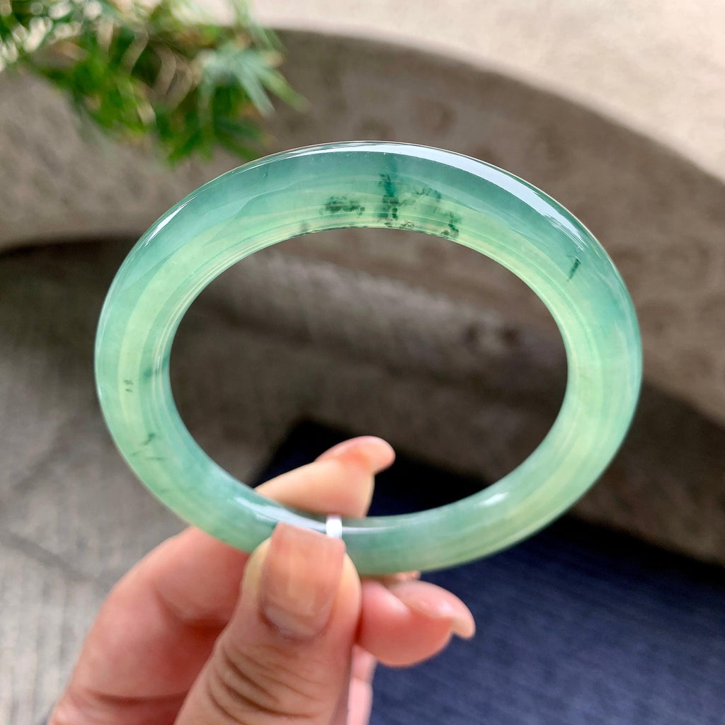 糯冰种湖水绿飘蓝花圆条手镯 55圈口 天然缅甸A货翡翠（yc701184）