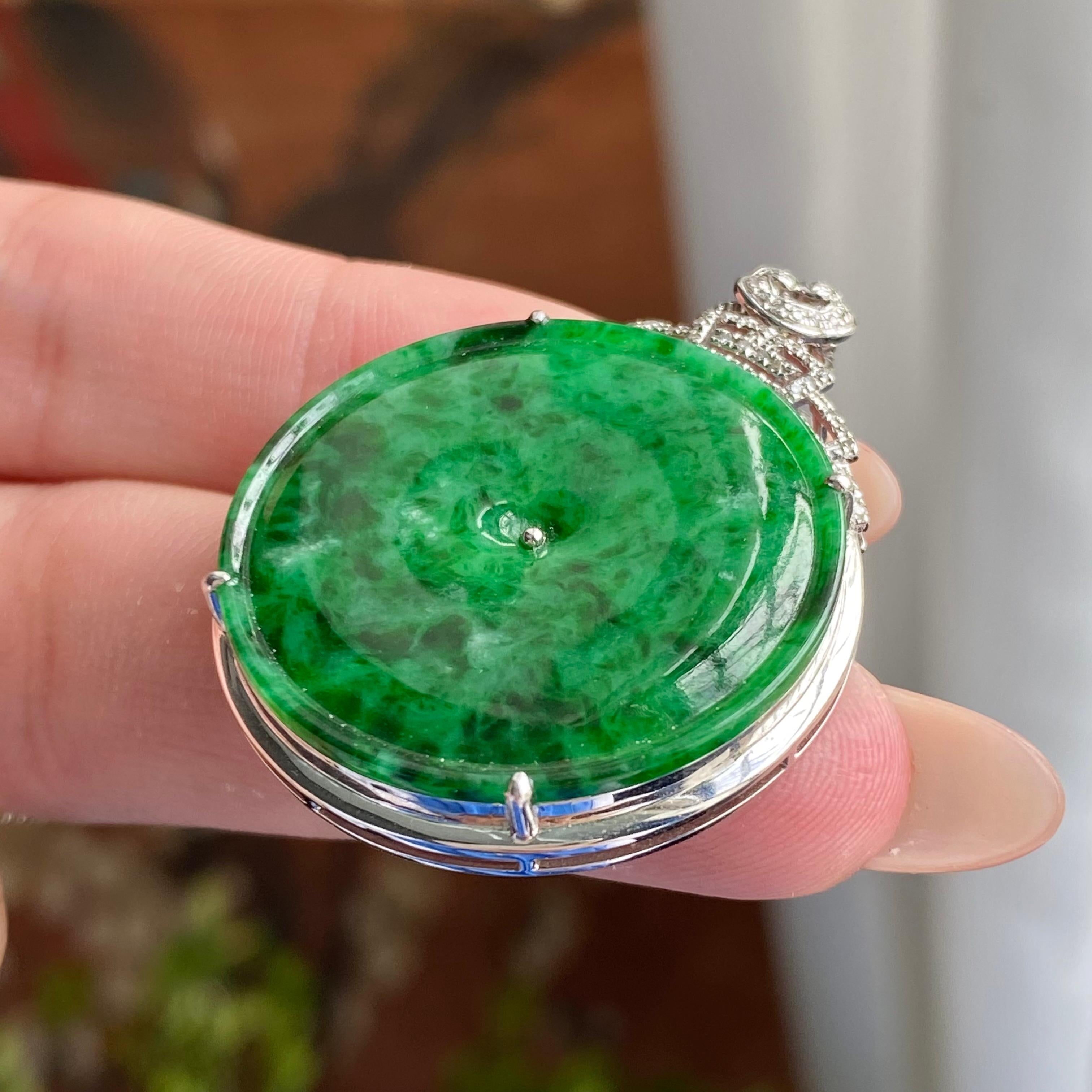 18k金钻镶细糯种阳绿圆牌吊坠（yc235108）