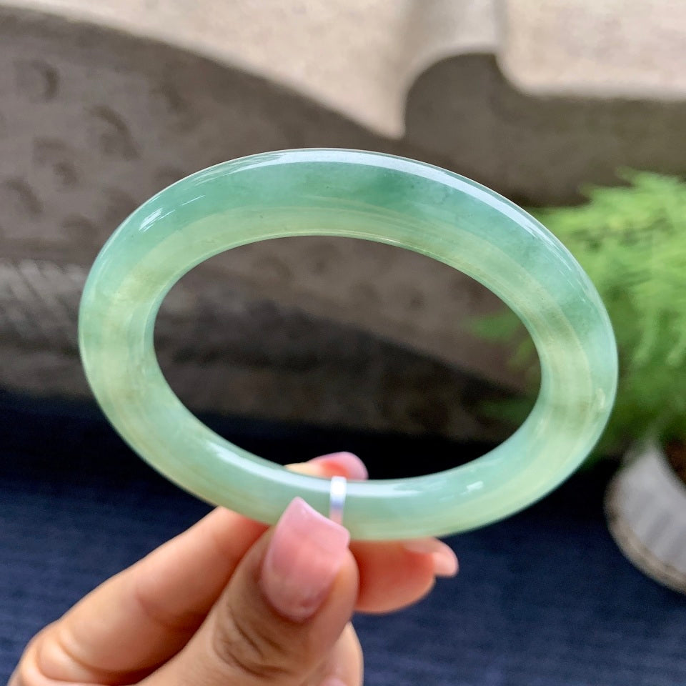 糯冰种油青色贵妃圆条手镯（55.7mm）（yc092181）