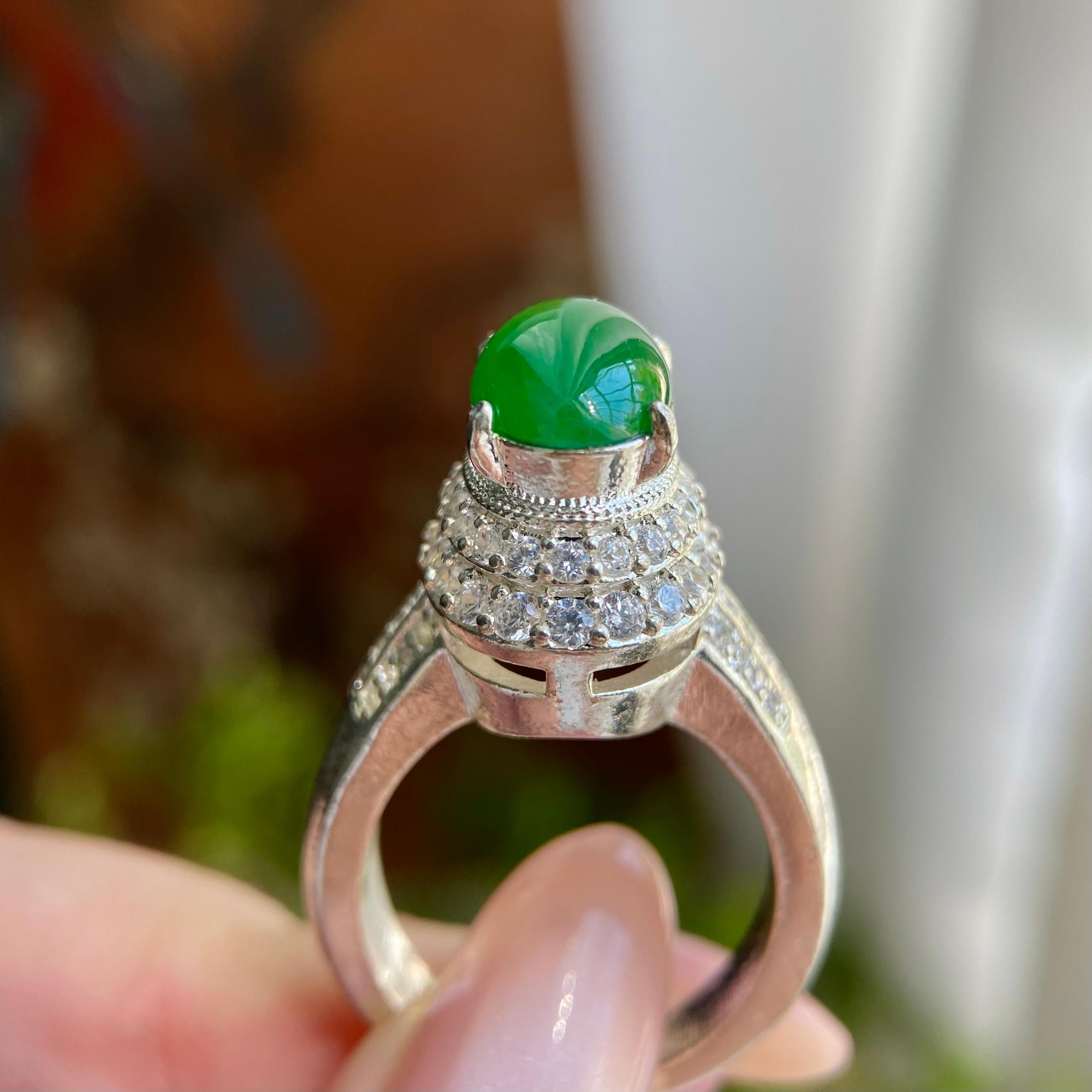 糯冰种辣阳绿椭圆戒面裸石（yc234487）