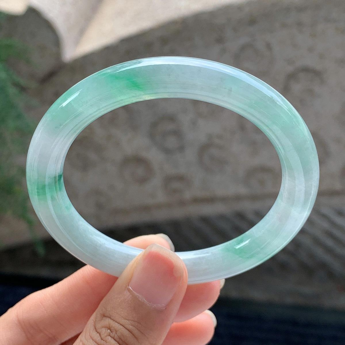 细糯种 飘绿圆条手镯 52.5圈 天然缅甸A货翡翠（yc699528）