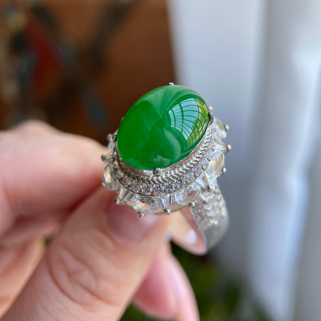 糯冰种阳绿椭圆戒面裸石（yc234217）